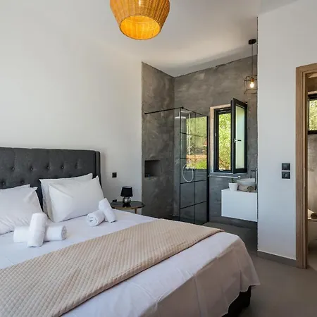 Queen Of Zakynthos Luxury Amoudi