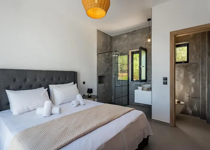 Queen Of Zakynthos Luxury Amoudi