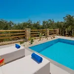 Queen Of Zakynthos Luxury * アモウディ