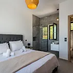 Queen Of Zakynthos Luxury アモウディ
