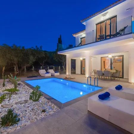 Queen Of Zakynthos Luxury Amoudi