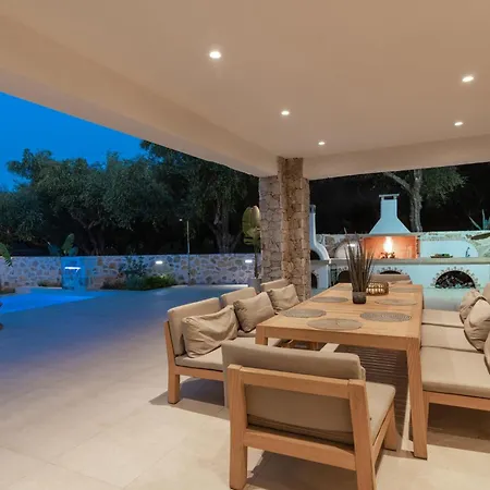 Queen Of Zakynthos Luxury Amoudi